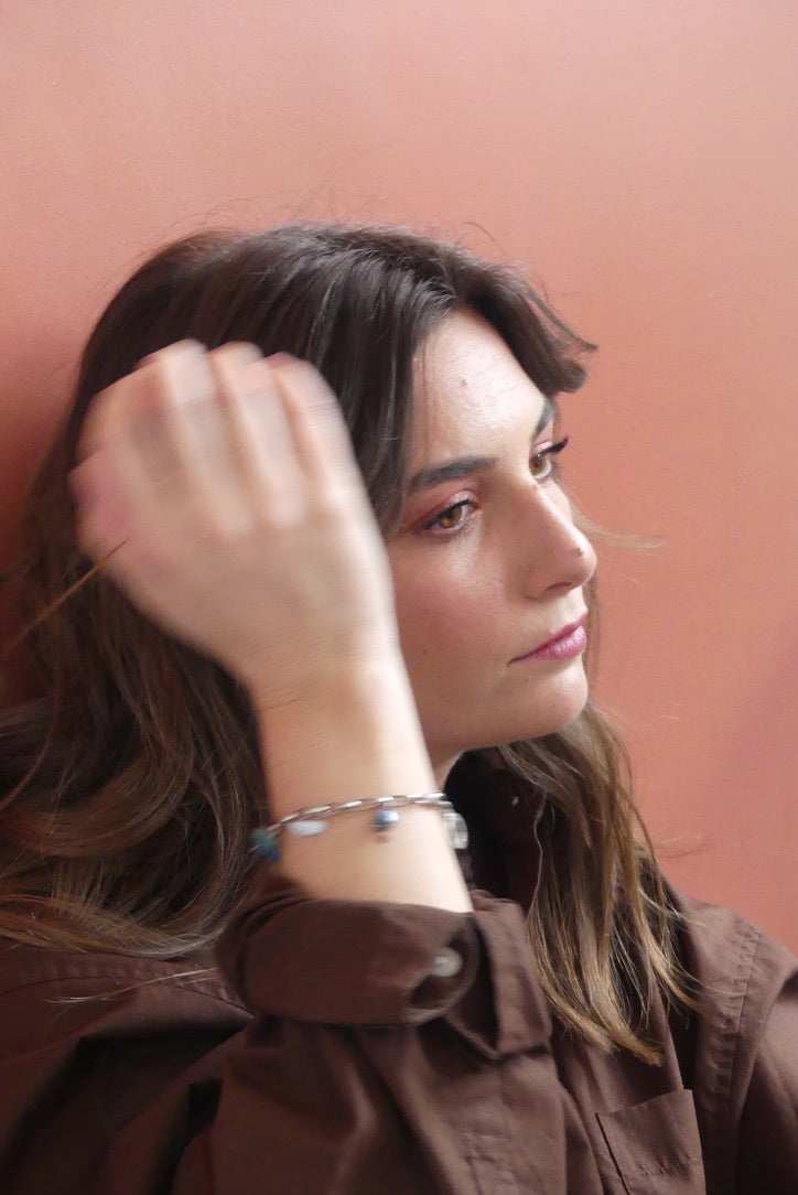 Bracelet avec pierres upcyclées