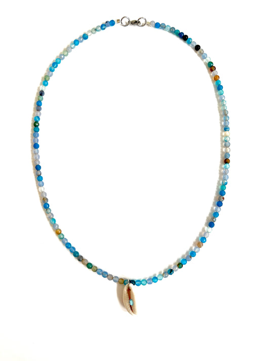 Collier de perles upcyclées coquillage Alain