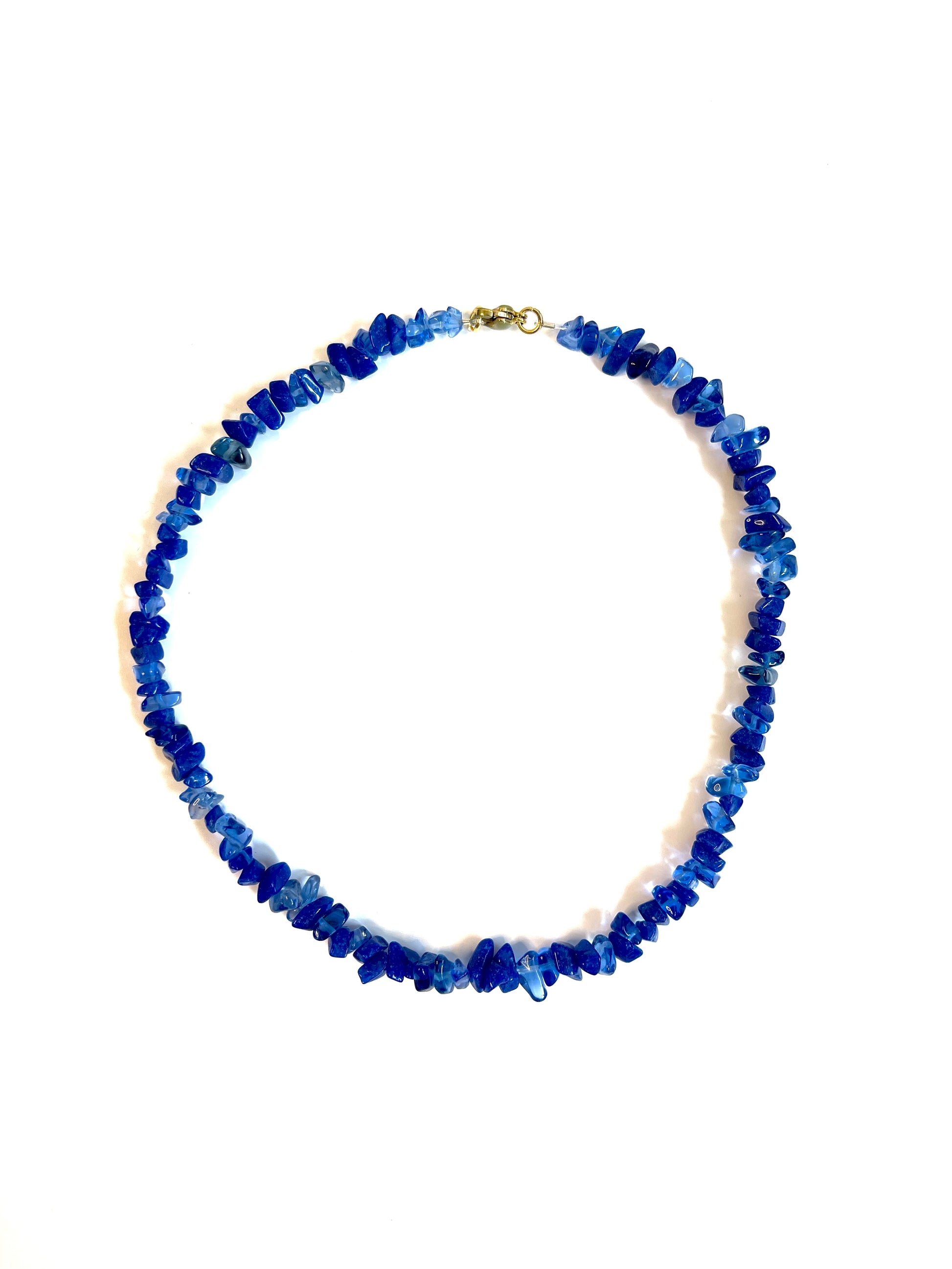 Collier de perles upcyclées - ras de cou - majorelle