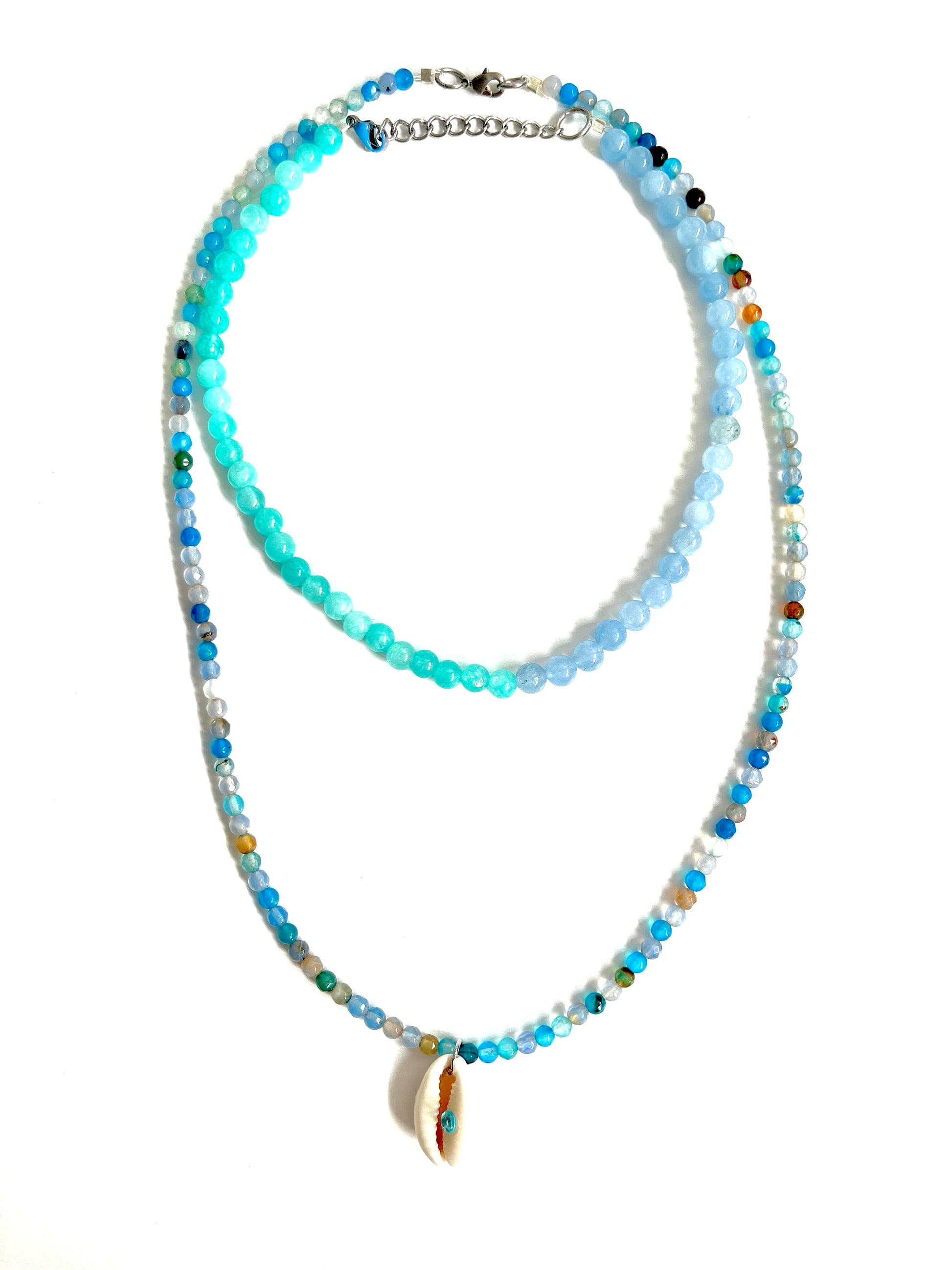 Collier de perles upcyclées coquillage Alain