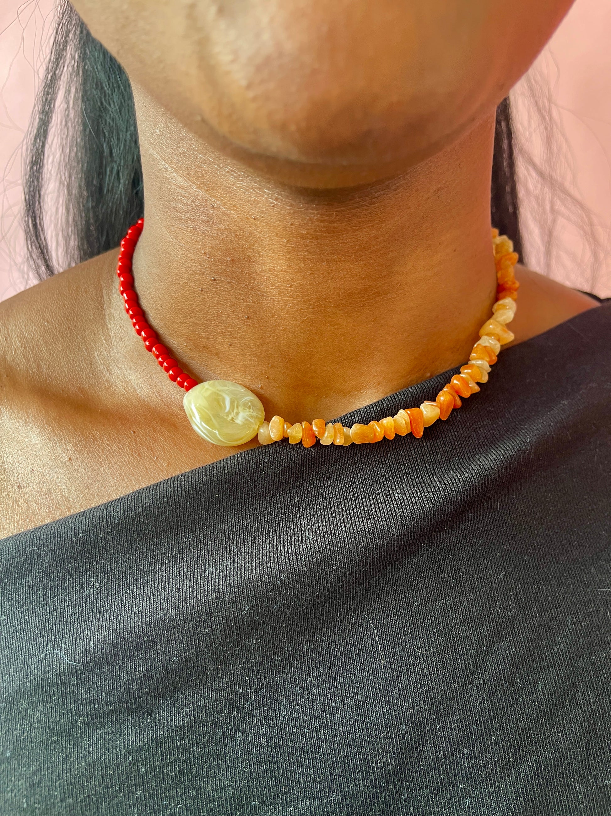 Collier de perles upcyclées red head
